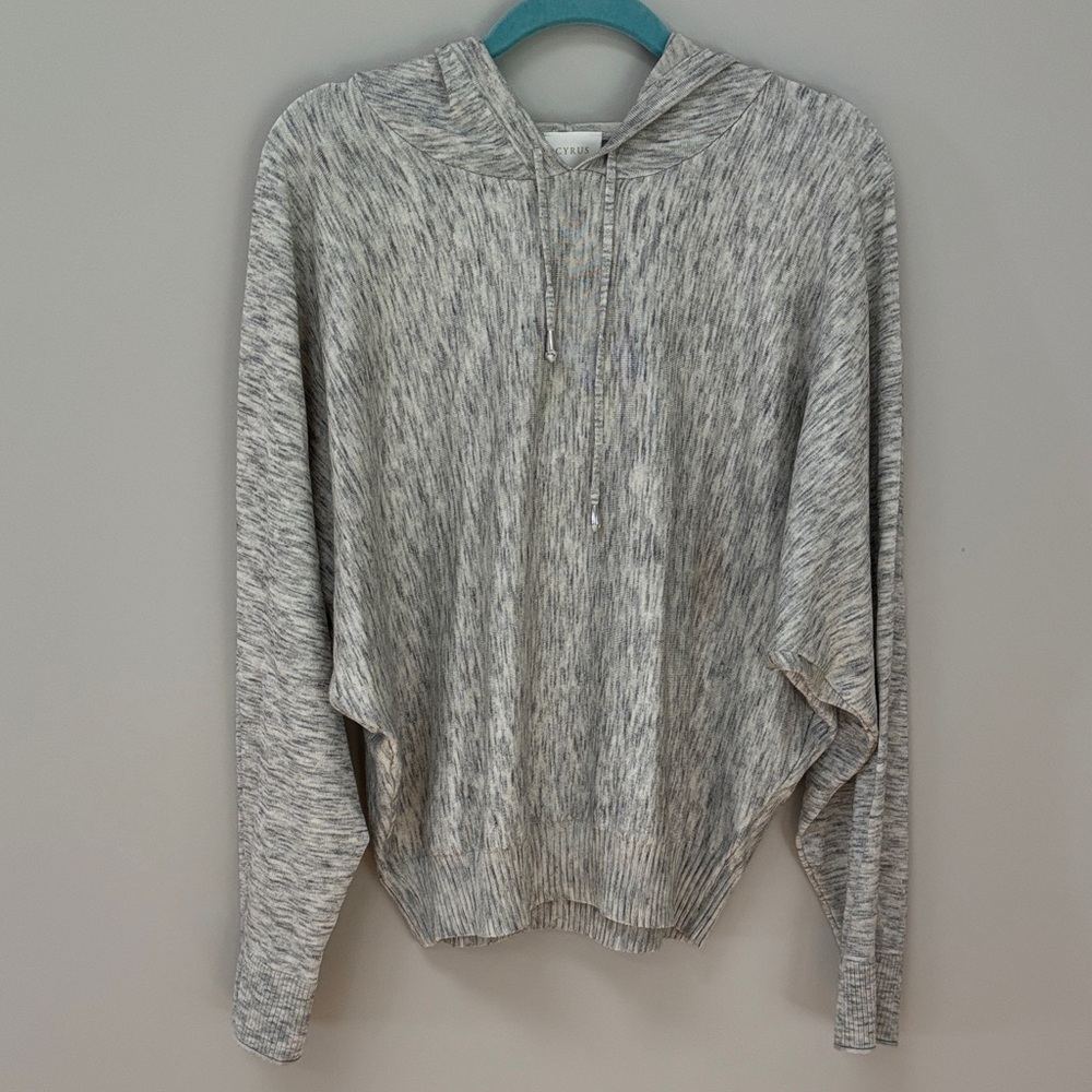 CYRUS | Women's long sleeve sweater